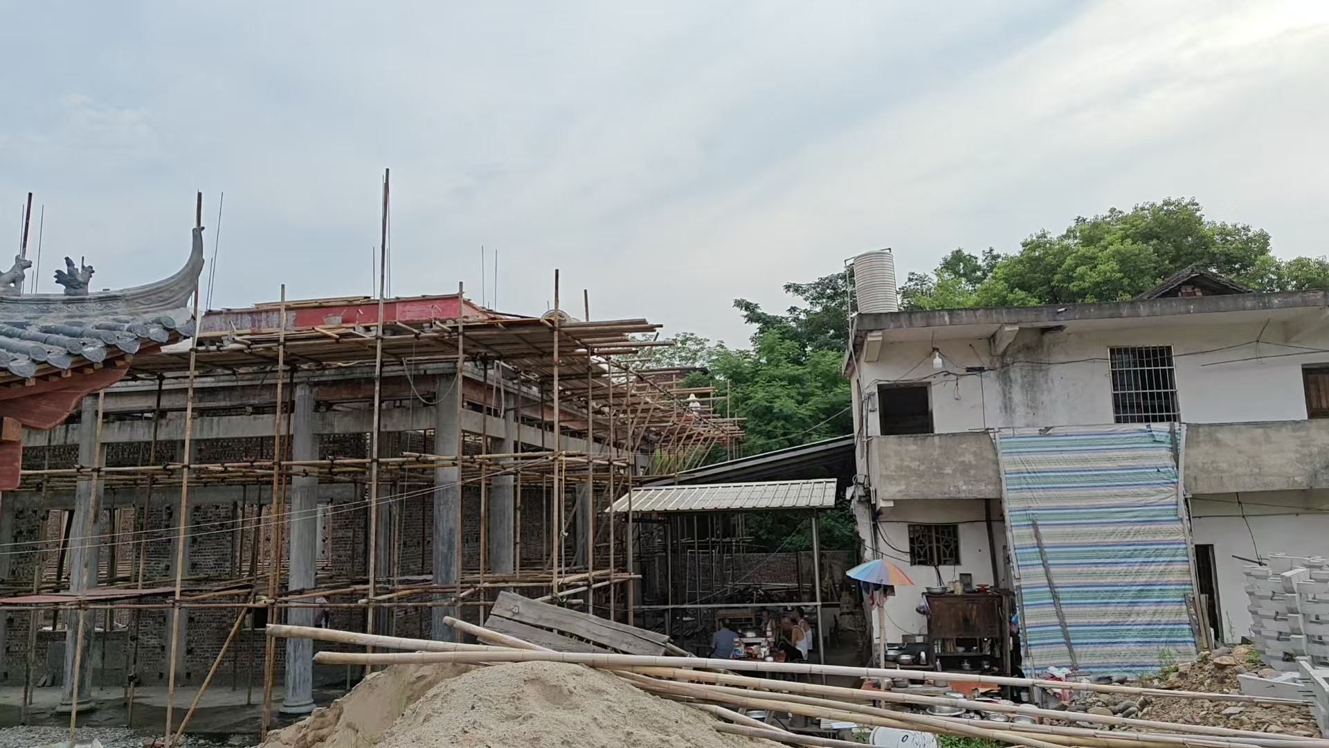 五福庵老殿年久失修，漏水严重，危房。现任住持发心重建，目前正在建设中。